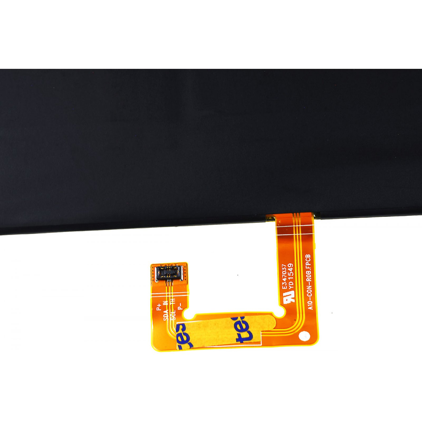 Cable de cinta naranja y amarillo con detalles del conector.