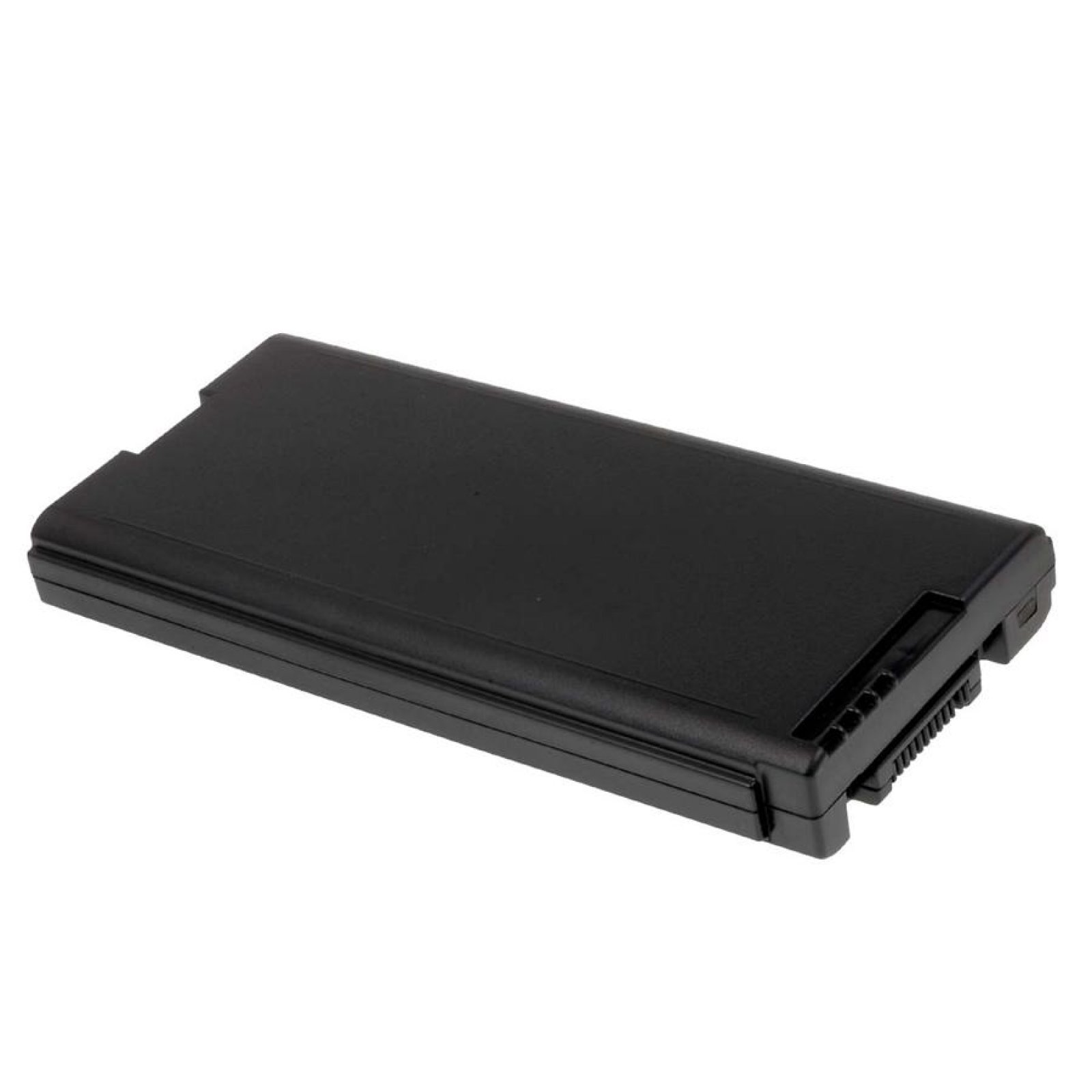 Batería rectangular negra para portátil con conector en un lado, aislada sobre blanco.