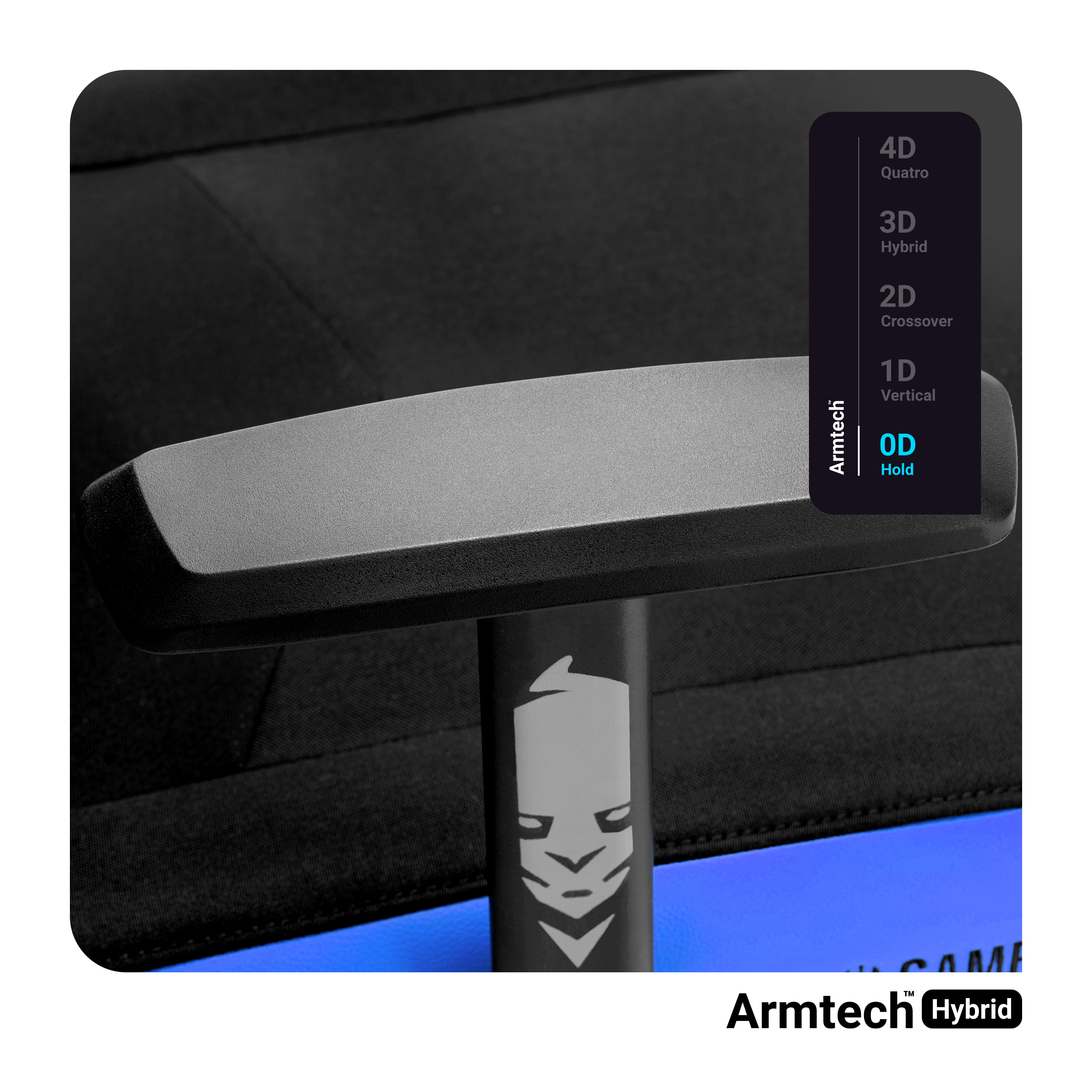 Zbliżenie czarnego podłokietnika z logo i panelu sterowania z tekstem.