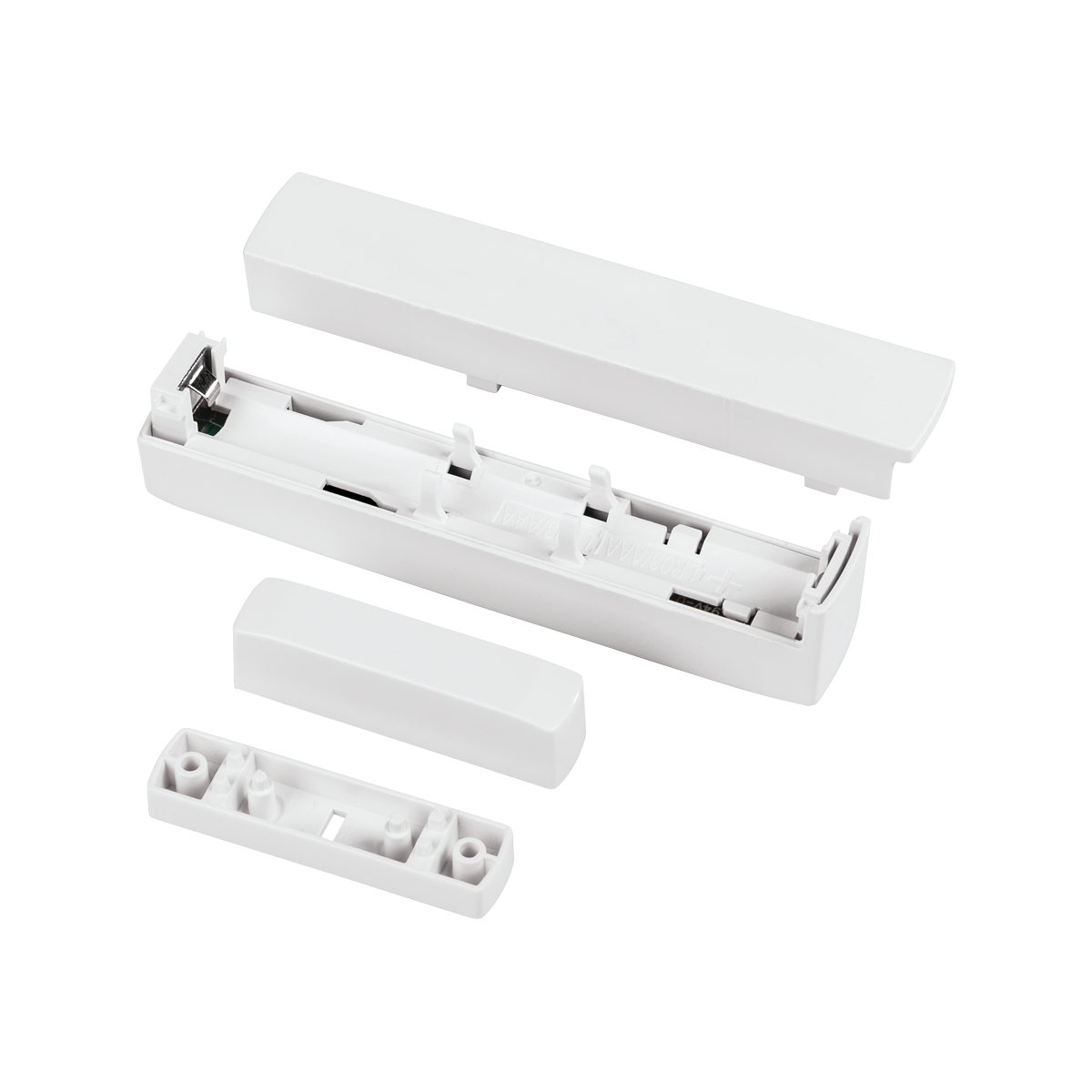 Biały plastikowy uchwyt na baterie. Części są zdemontowane, pokazują wewnętrzną strukturę. Na białym tle.