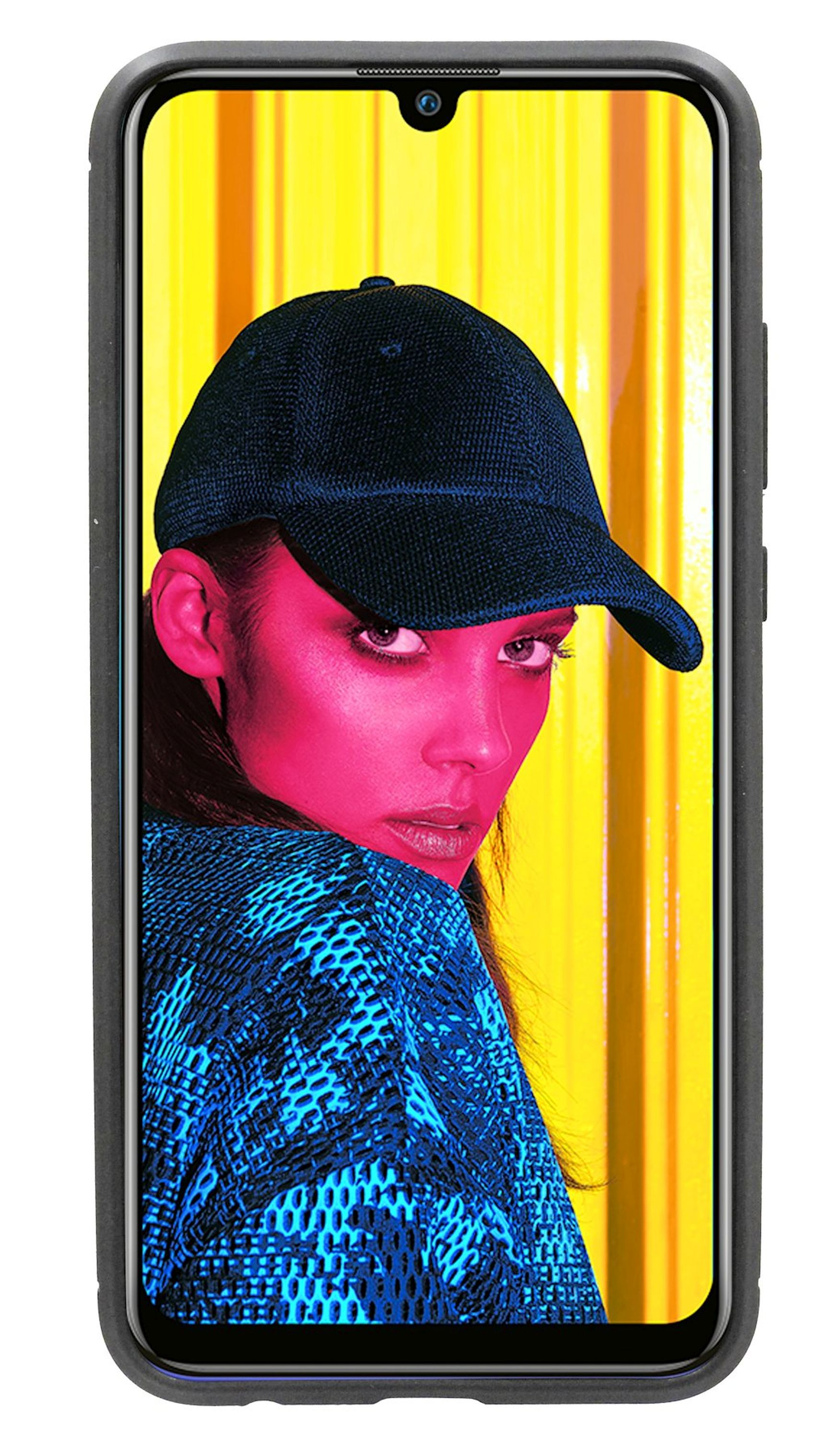 Telefon zeigt eine Frau mit Hut in blauem Hemd vor gelbem Hintergrund.