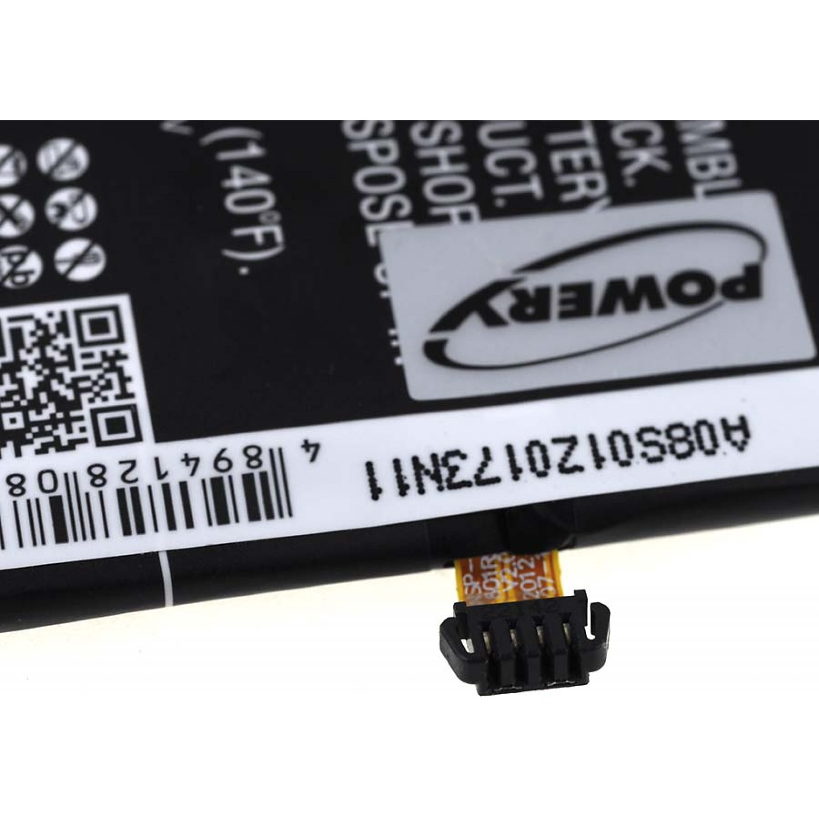Primer plano de una batería de teléfono. La batería tiene una etiqueta con texto y un conector en la parte inferior.