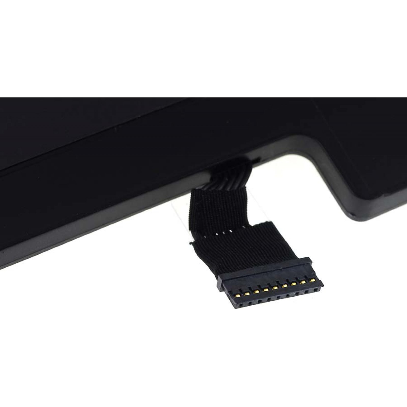 Batería negra con conector. El conector tiene puntos de contacto dorados.