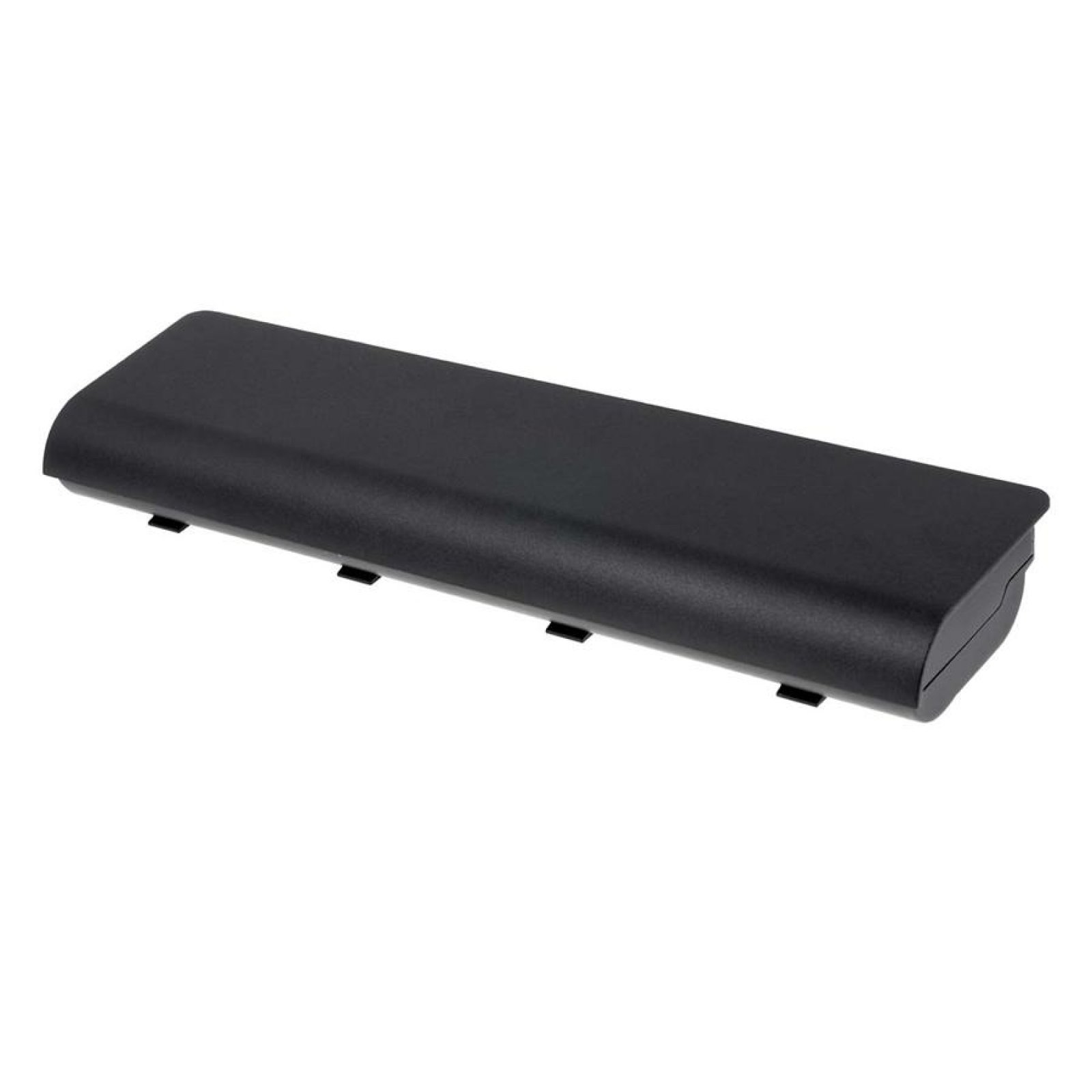 Batería de portátil negra. Forma rectangular. Varios pines conectores pequeños en un lado. Fondo blanco.