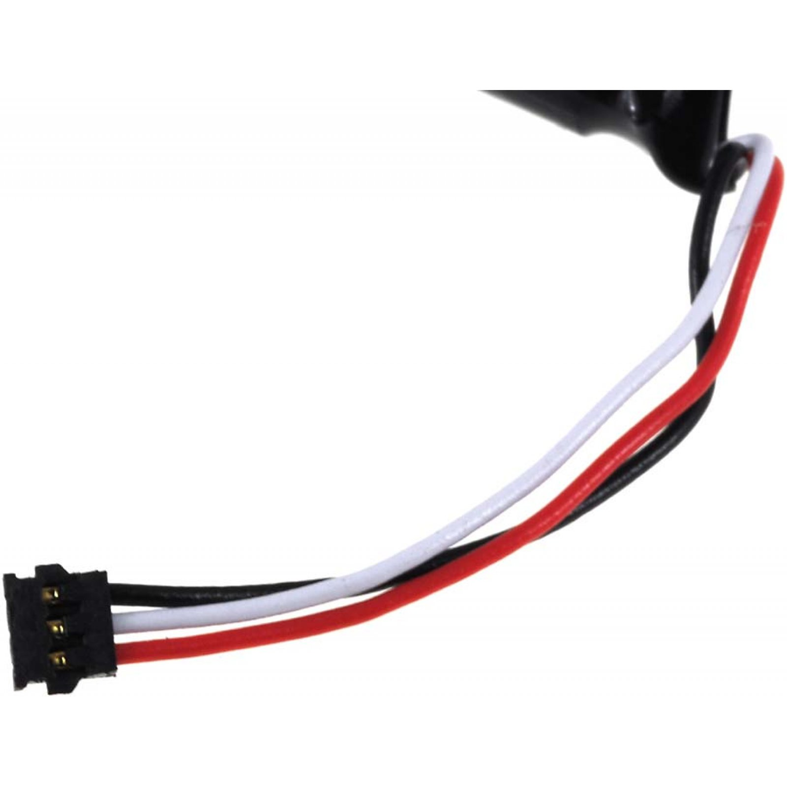 Primer plano de tres cables de colores conectados a un conector negro. Blanco, rojo y negro.