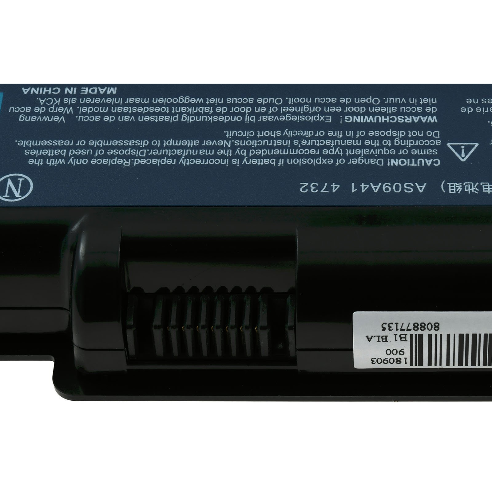 Batería negra con etiquetas de advertencia y texto. Fondo blanco.