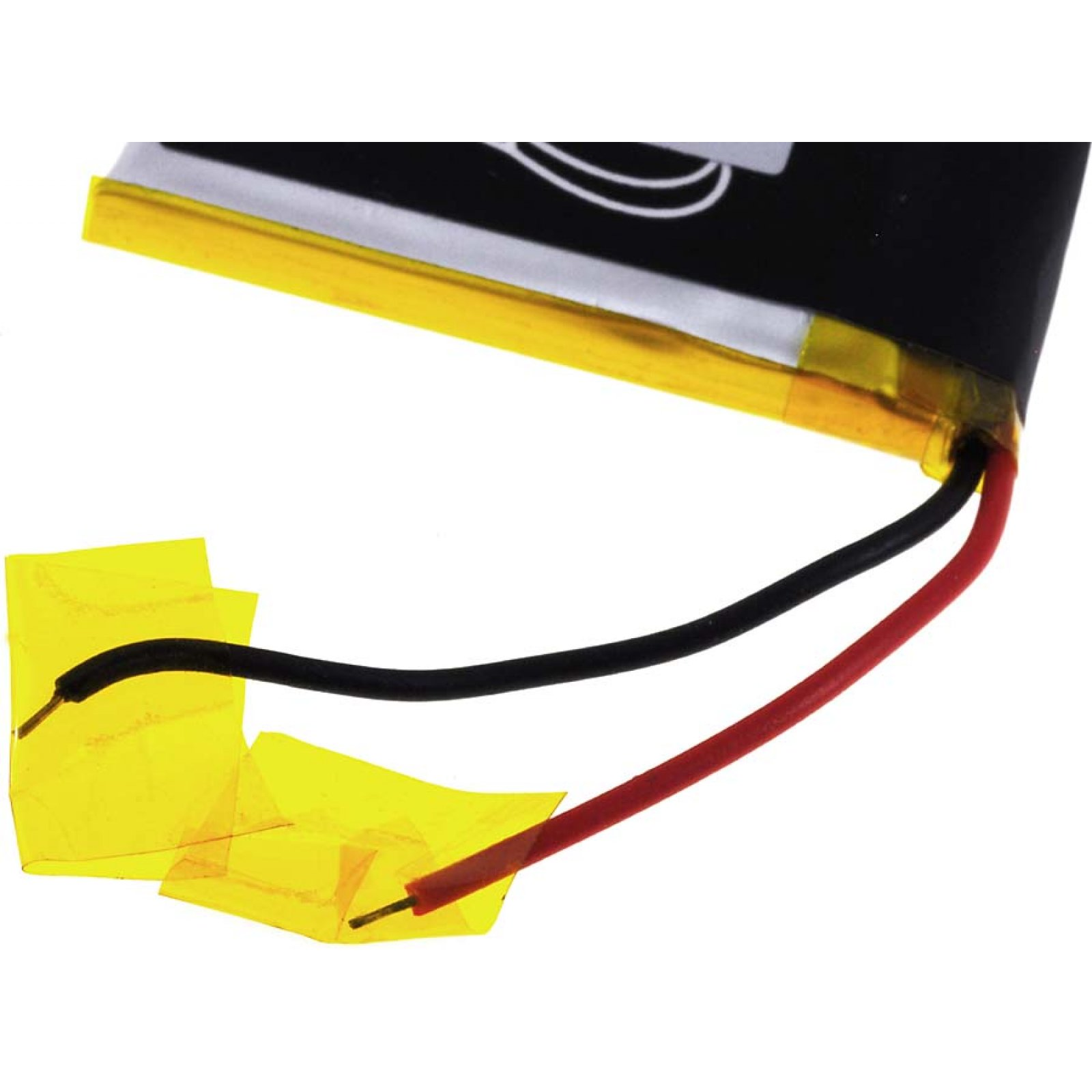 Primer plano de una batería de teléfono con cables negros y rojos.