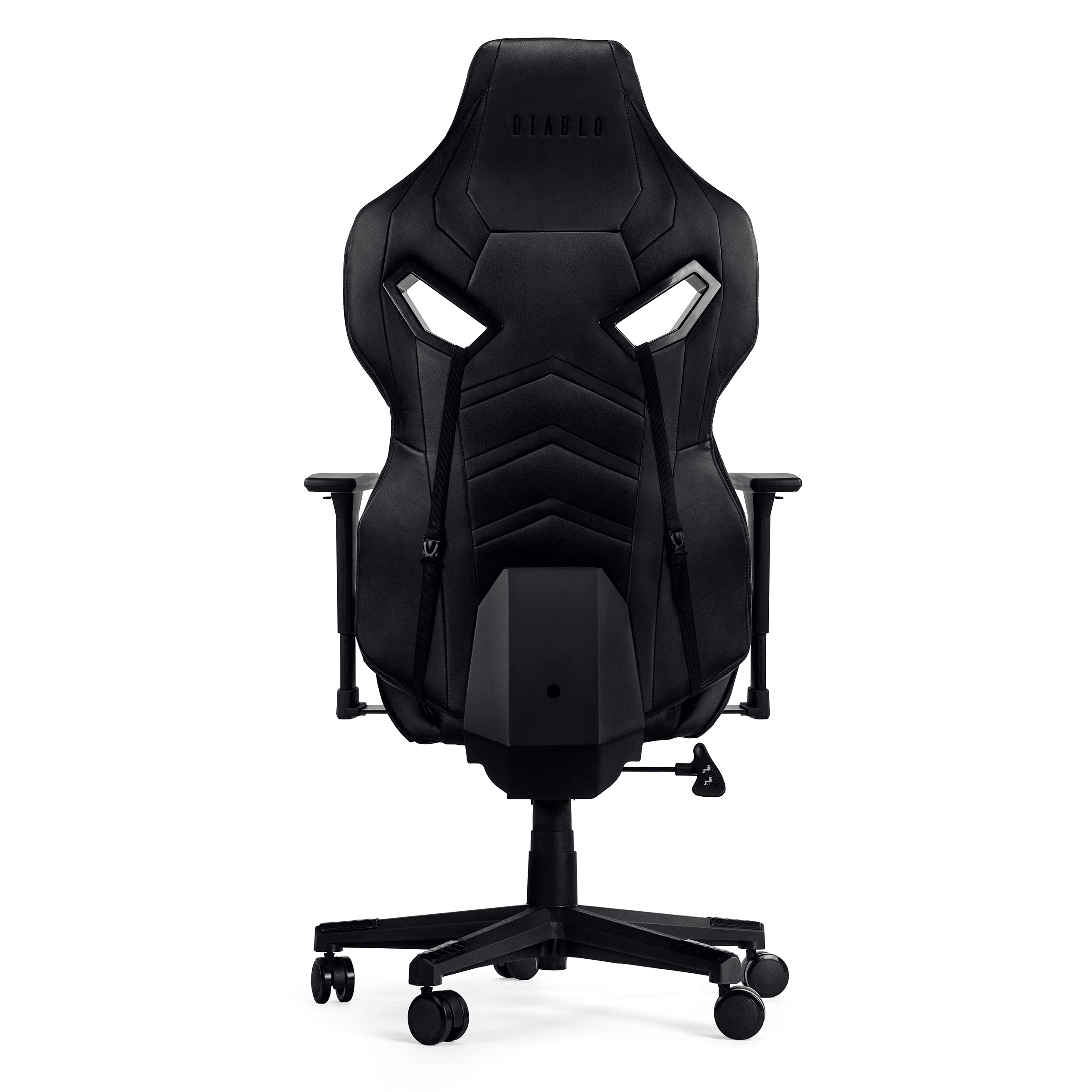 Czarny fotel gamingowy z tyłu z logo Diablo, na białym, izolowanym tle.