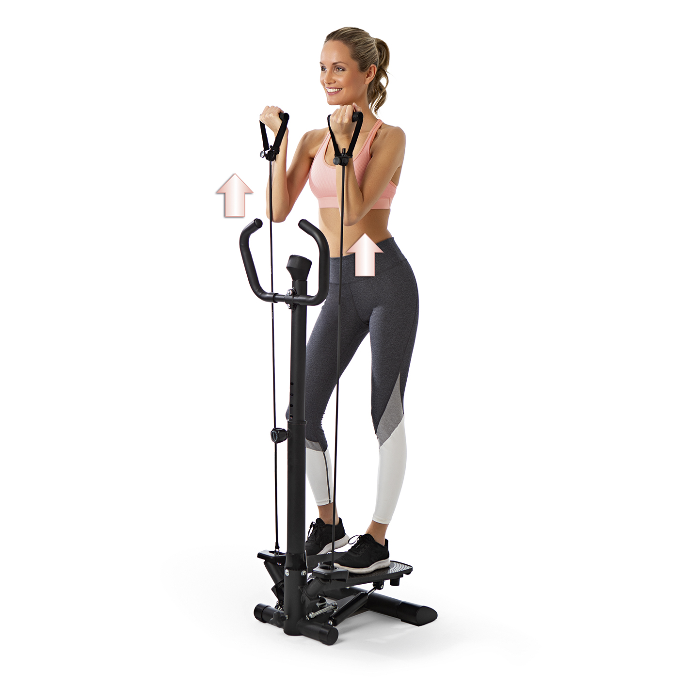 Frau trainiert auf einem Stepper mit Widerstandsbändern.