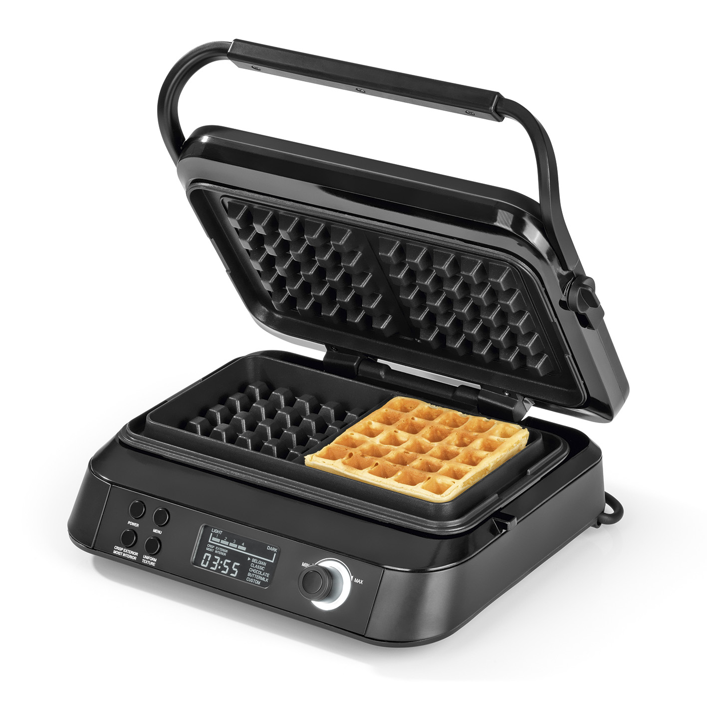 Una macchina per waffle nera con un waffle e un display digitale che mostra 03:55. Il coperchio è aperto.