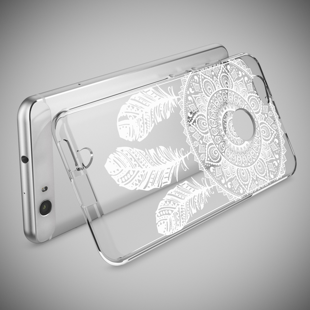 Eine transparente Handyhülle mit weißen Feder- und Mandala-Designs. Das Telefon ist silber.