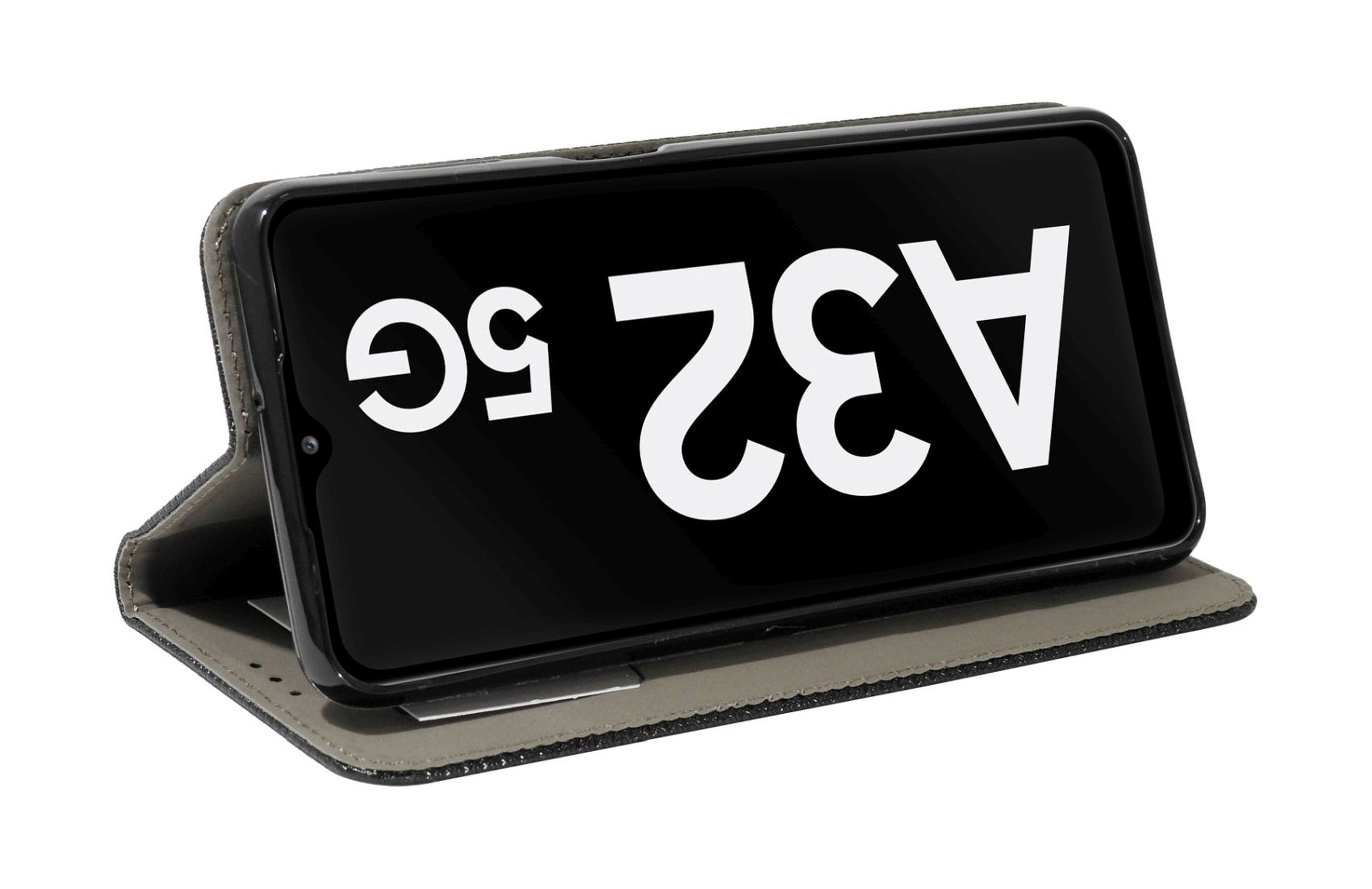 Ein Smartphone in einem geöffneten Gehäuse mit dem Bildschirm, der A32 5G in weißen Buchstaben anzeigt. Das Gehäuse ist grau.