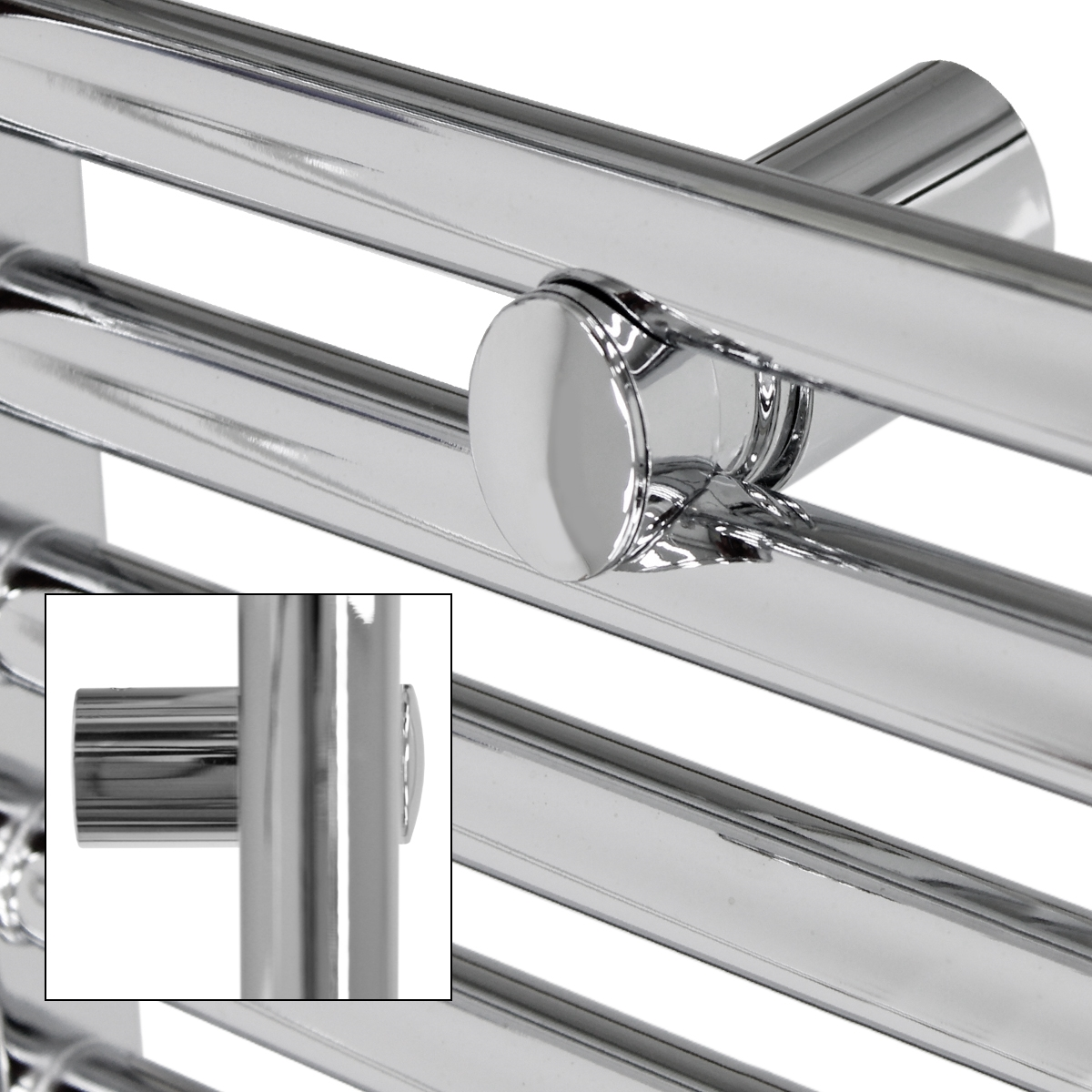 Nahaufnahme eines Handtuchhalters aus Chrom. Detail der Verbindungsteile sichtbar.