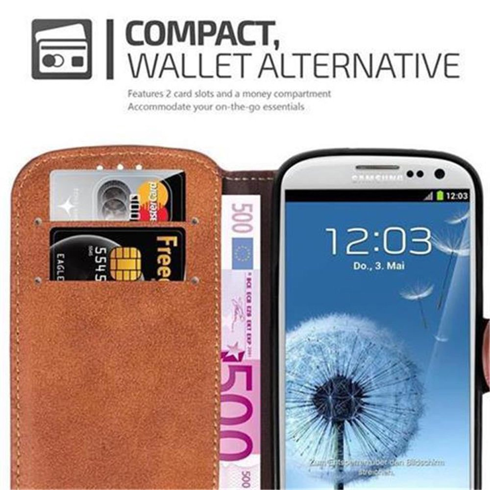Un teléfono en una funda tipo cartera, con tarjetas y efectivo visibles, y texto sobre alternativa de cartera.
