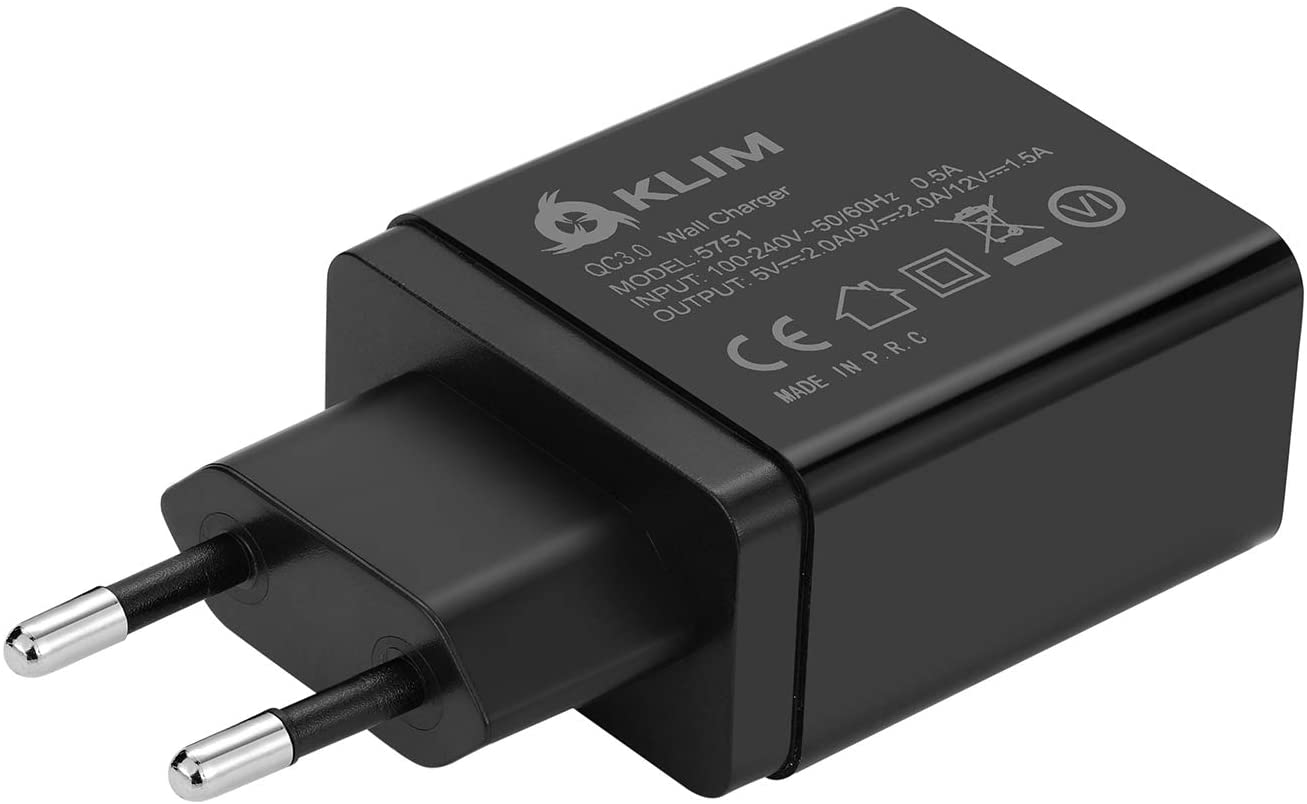 Schwarzes Wandladegerät mit Stecker und dem Markennamen KLIM aufgedruckt.