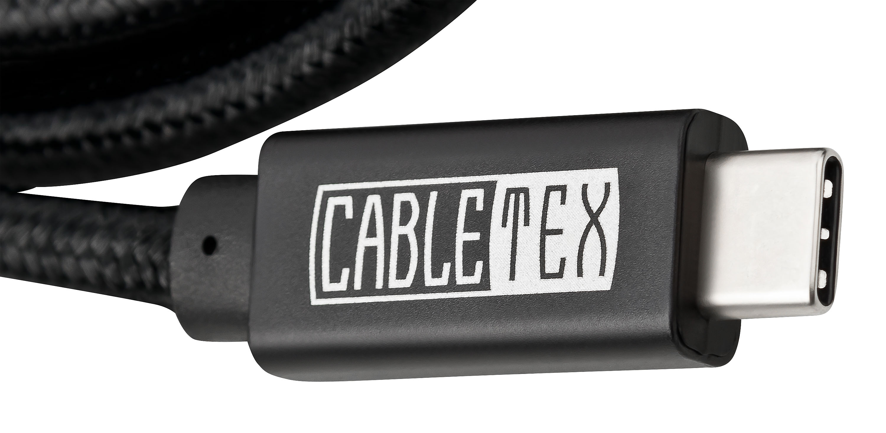 Nahaufnahme eines schwarzen USB-C-Kabelanschlusses mit dem Text 'CABLETEX'.
