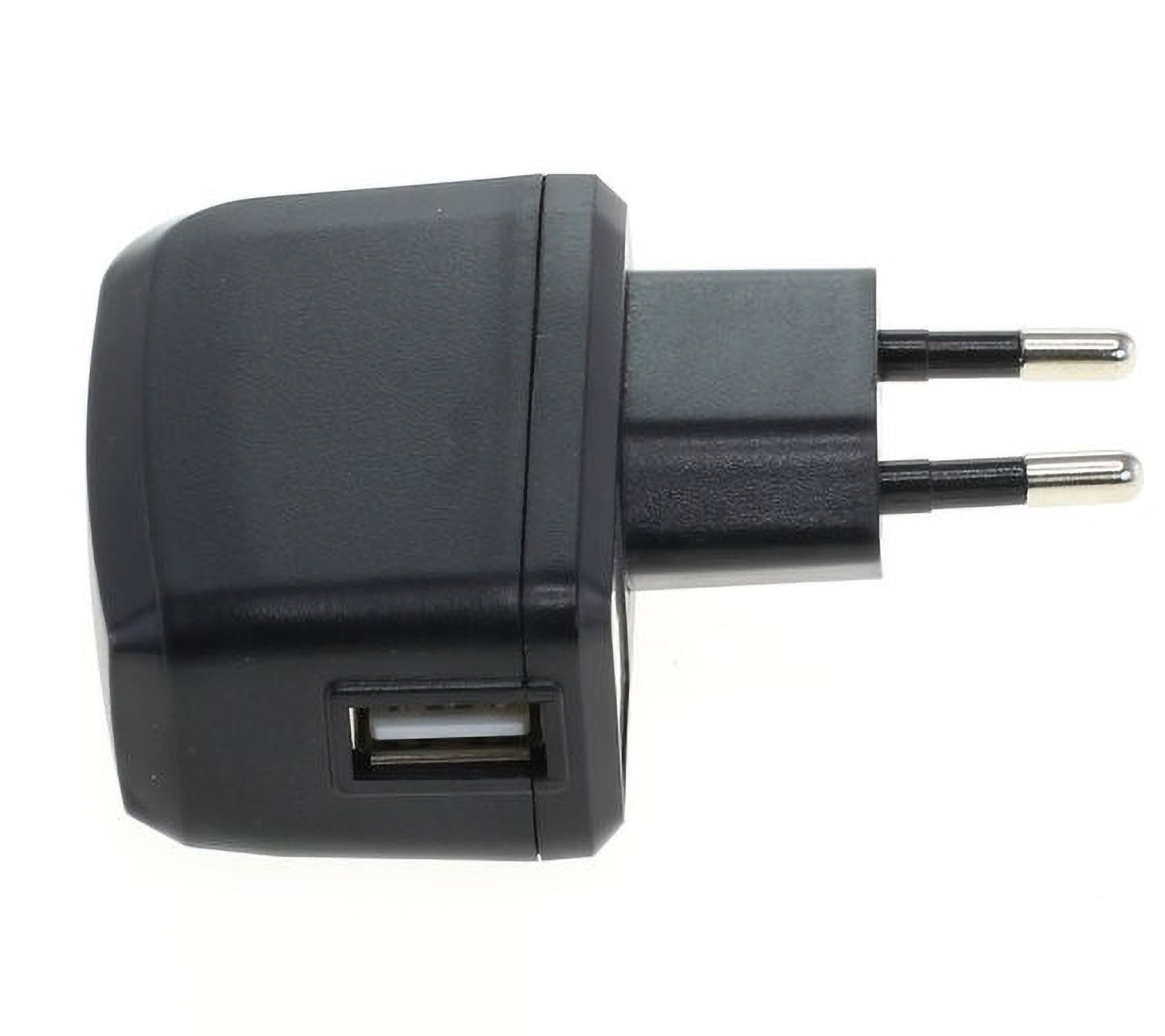 Schwarzes Netzteil mit USB-Anschluss und zwei Stiften. Auf weißem Hintergrund.