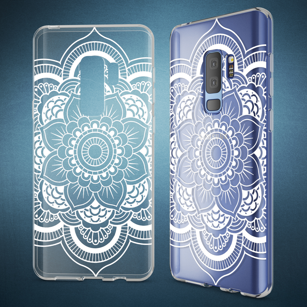 Zwei Handyhüllen mit Mandala-Design, eine klar, die andere blau, auf blauem Hintergrund.