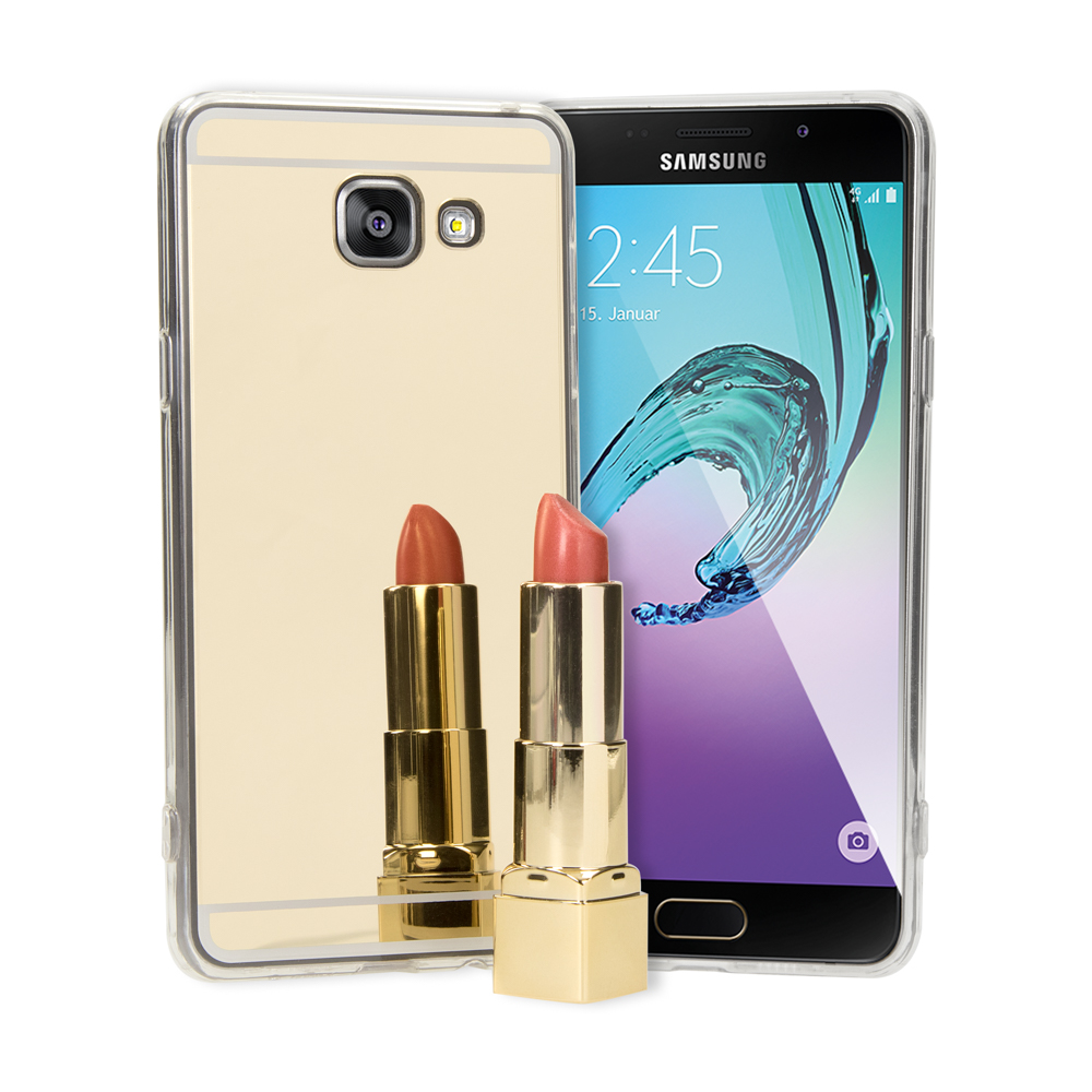 Smartphone mit Lippenstift-Spiegel-Hülle. Telefon zeigt Uhrzeit. Zwei Lippenstifte sind zu sehen. Weißer HG.