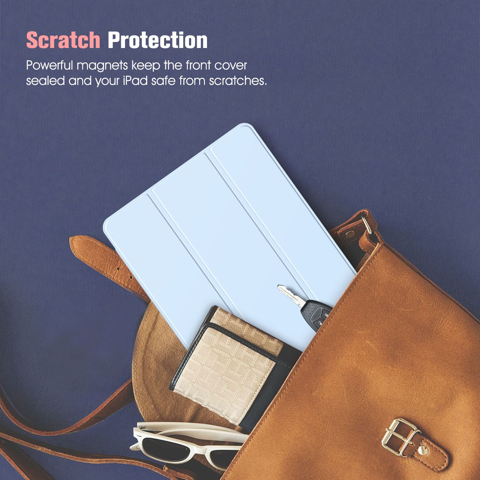 Blaues iPad in einer braunen Handtasche mit Geldbörse, Sonnenbrille und Schlüsseln. Text: Kratzschutz.