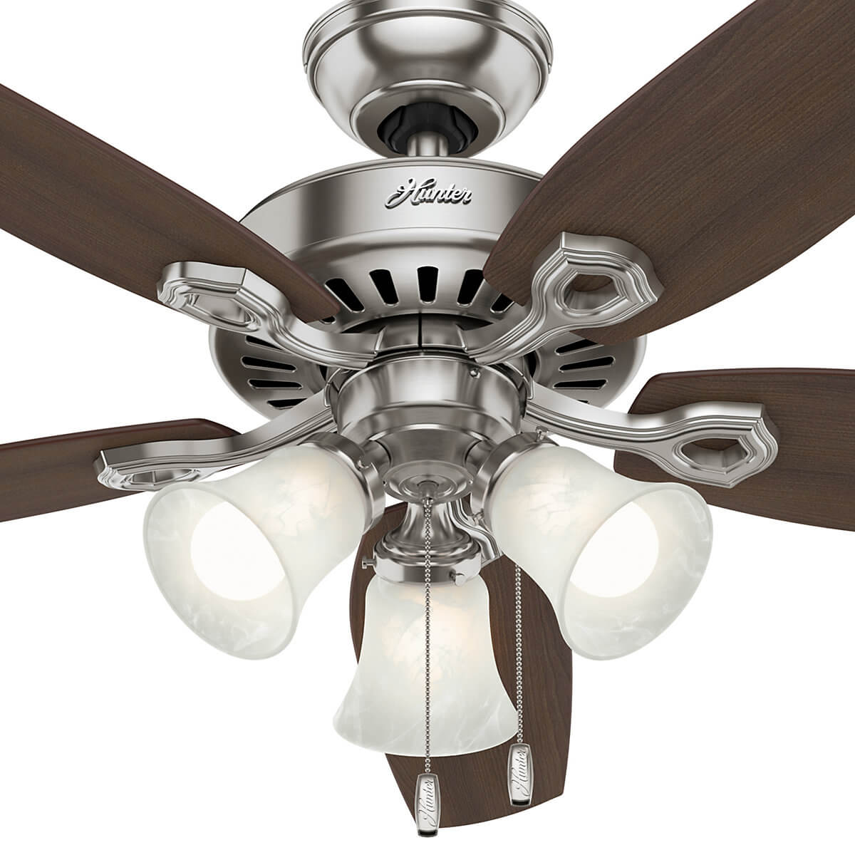 Deckenventilator mit braunen Flügeln, silberfarbenen Akzenten und drei Lichtern.
