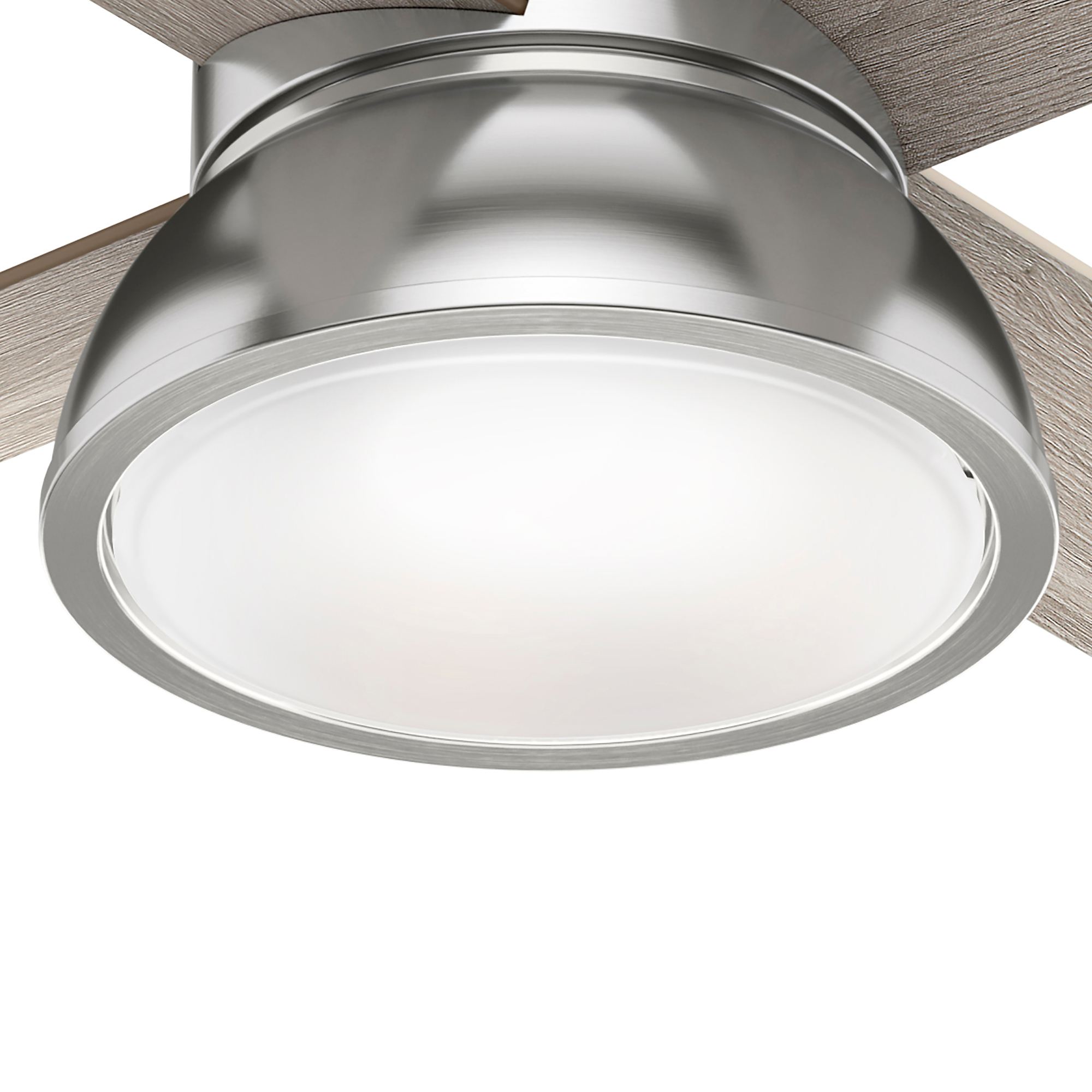 Nahaufnahme einer Deckenventilator-Leuchte mit weißem Licht.