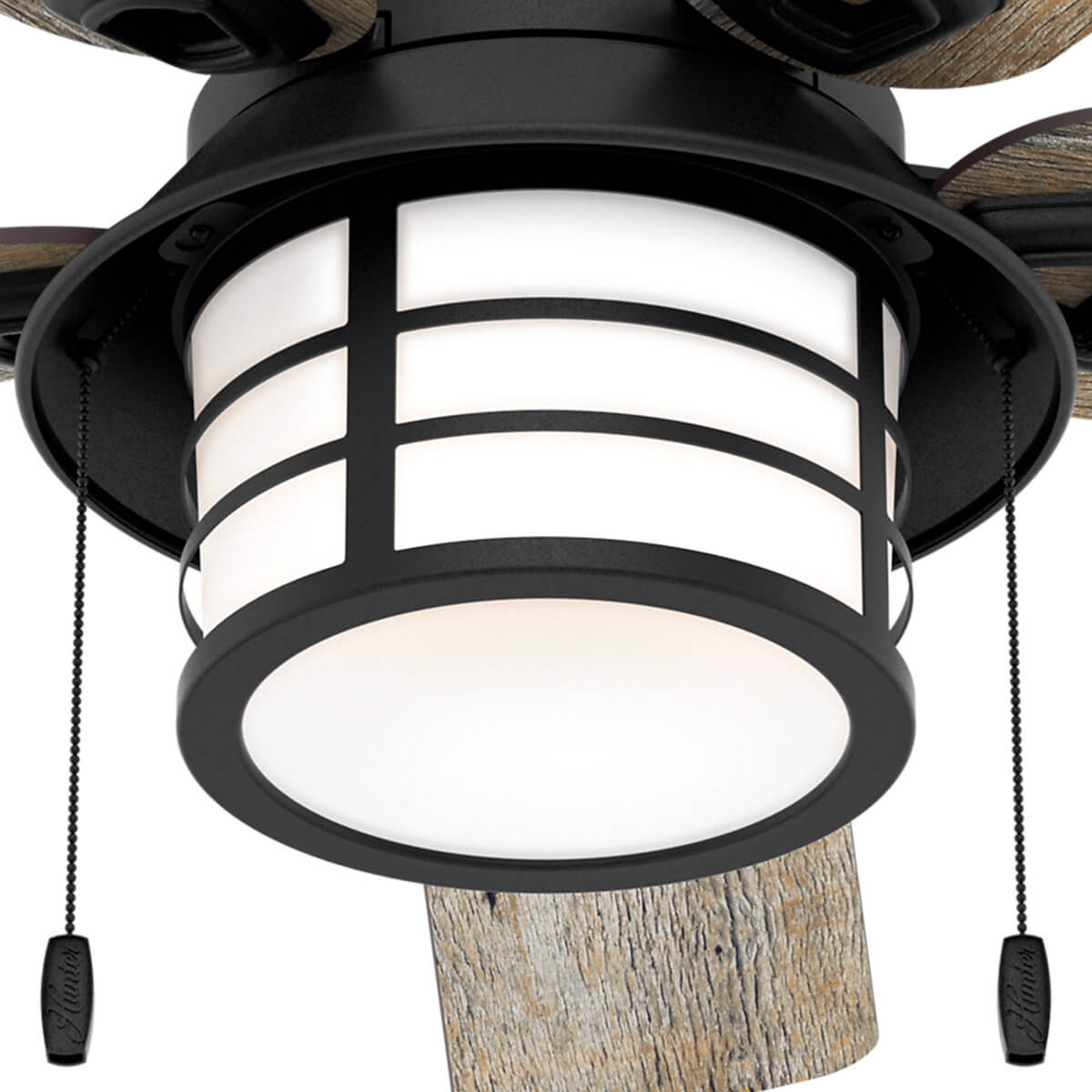 Deckenventilator mit Lichtern, schwarz und Holzfarbe. Es gibt Zugketten.