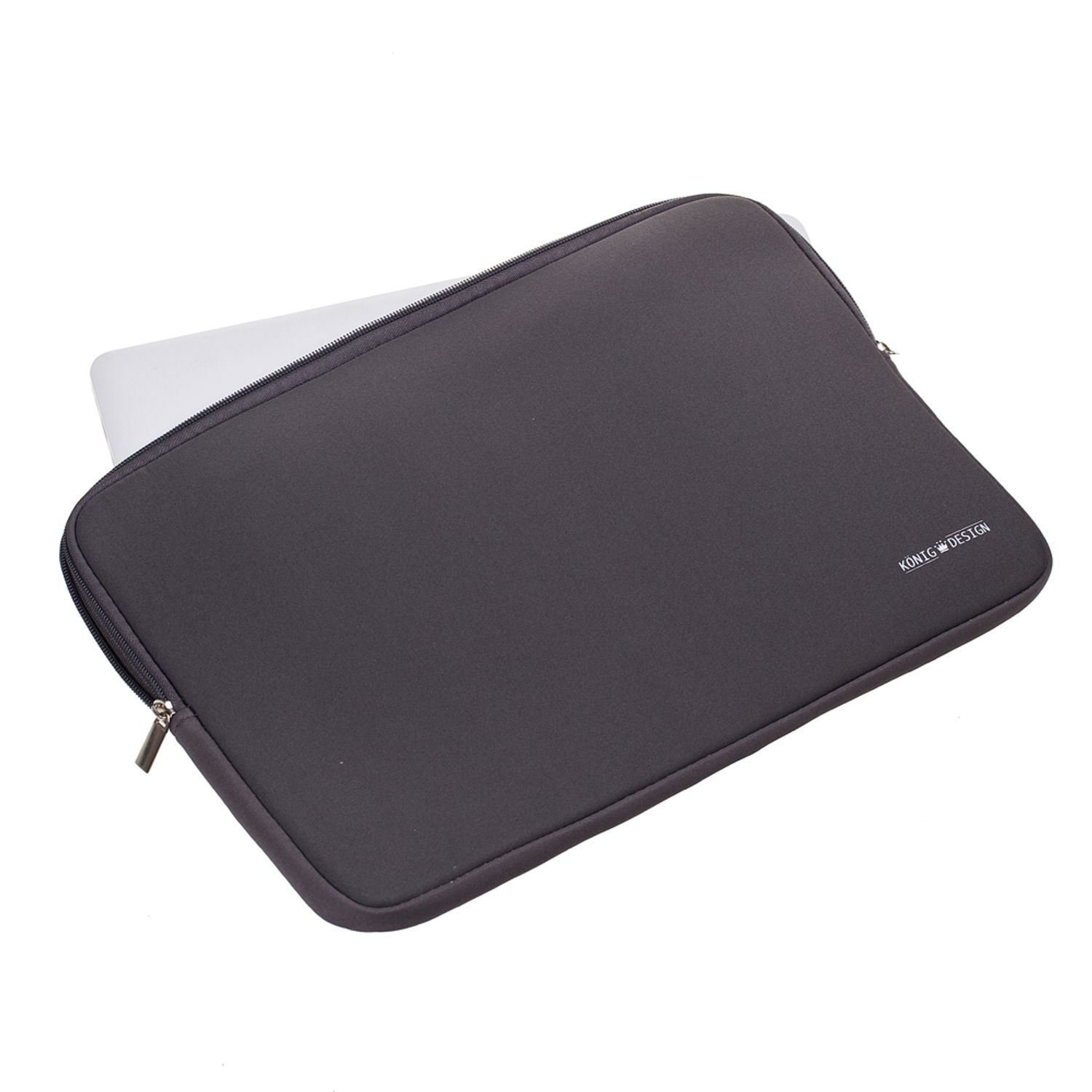 Graue Laptop-Hülle mit Reißverschluss, die einen Laptop enthält. Text 'KONTO DESIGN' auf der Hülle.