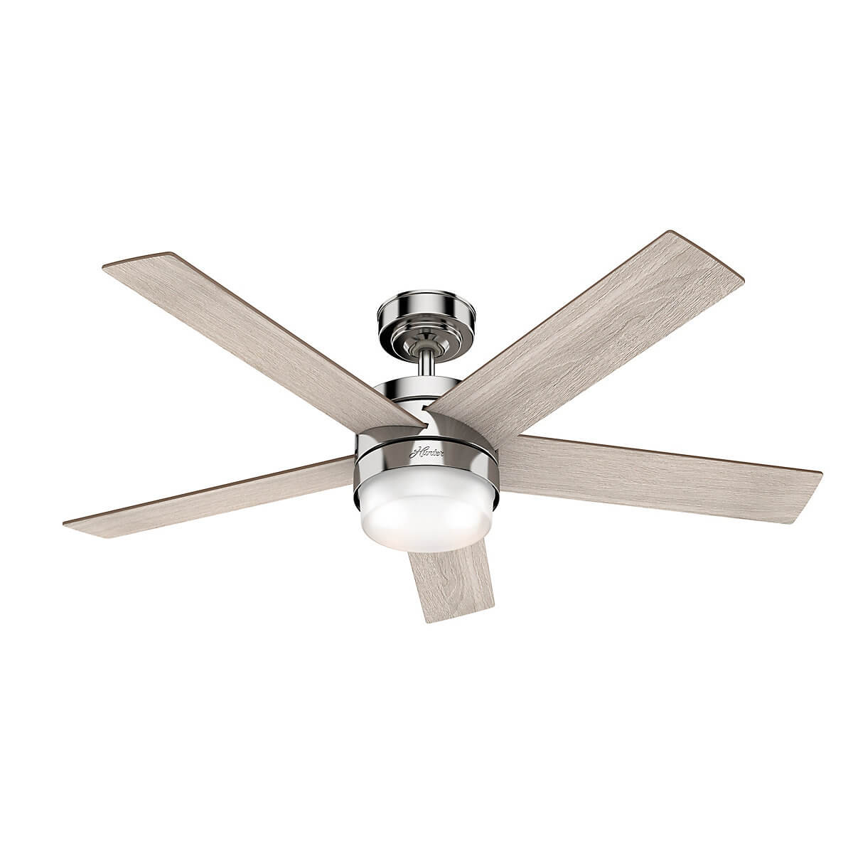 Deckenventilator mit fünf Holzflügeln, einer Leuchte und einem silbernen Motorgehäuse.