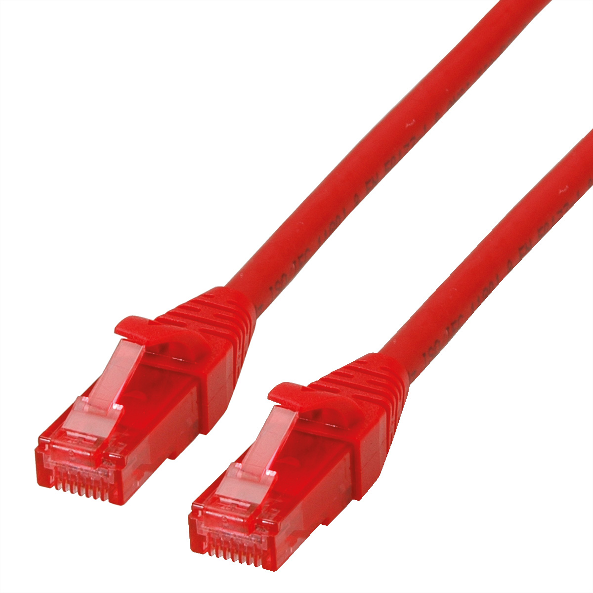 Câble Ethernet rouge avec connecteurs.  Fond blanc.