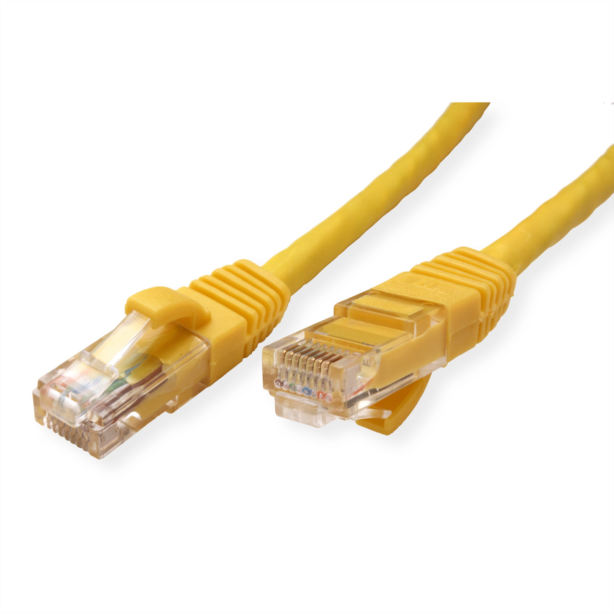 Zwei gelbe Ethernet-Kabel mit RJ45-Anschlüssen sind vor weißem Hintergrund zu sehen.