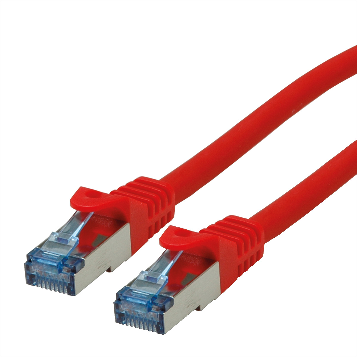 Rode Ethernet-kabels met zilveren connectoren, witte achtergrond.