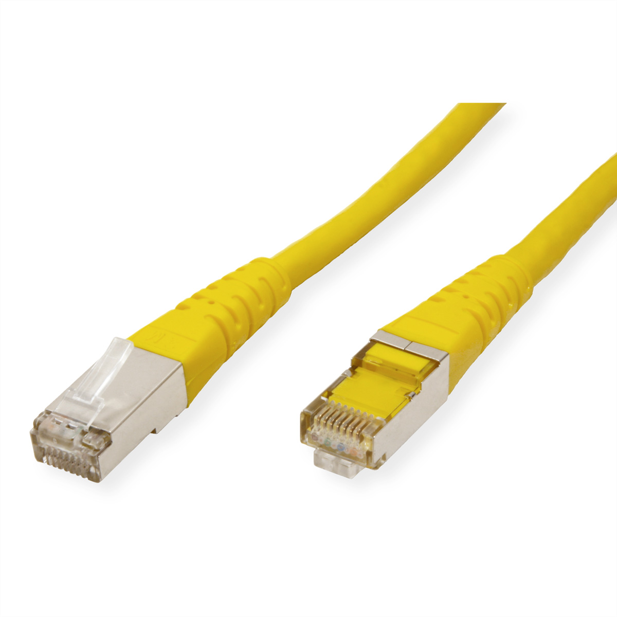 Gele netwerkkabel met connectoren aan beide uiteinden. Witte achtergrond, helder zicht.