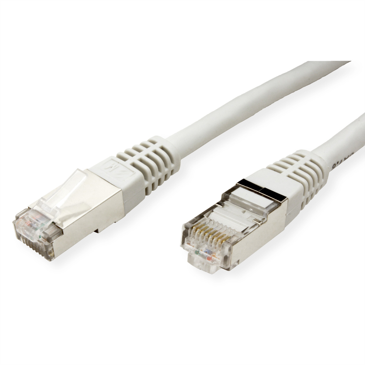 Deux câbles réseau blancs avec connecteurs RJ45 sur fond blanc.