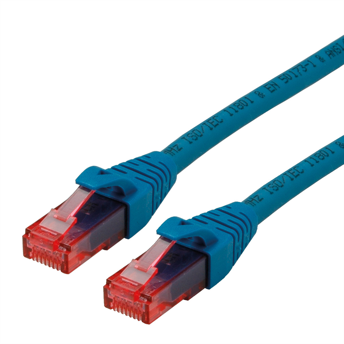 Een blauwe netwerkkabel met twee RJ45-connectoren. De connectoren hebben rode inzetstukken.