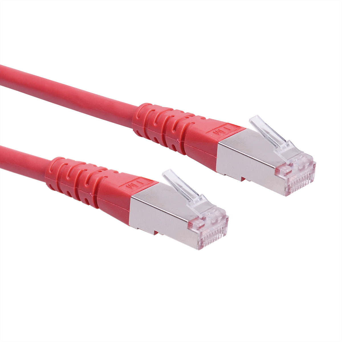 Twee rode netwerkkabels met zilveren connectoren, geïsoleerd op witte achtergrond.