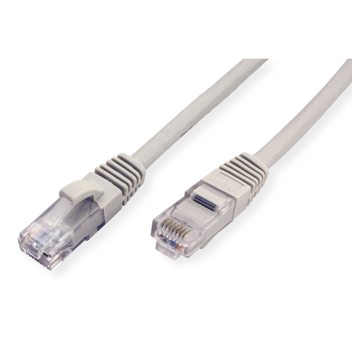 Deux câbles Ethernet gris avec connecteurs. Un câble est plus proche et montre ses connecteurs.