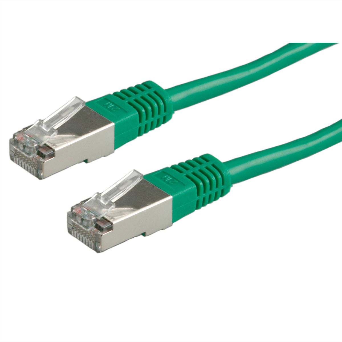 Twee groene Ethernet-kabels met zilveren connectoren, onder een hoek, tegen een witte achtergrond.