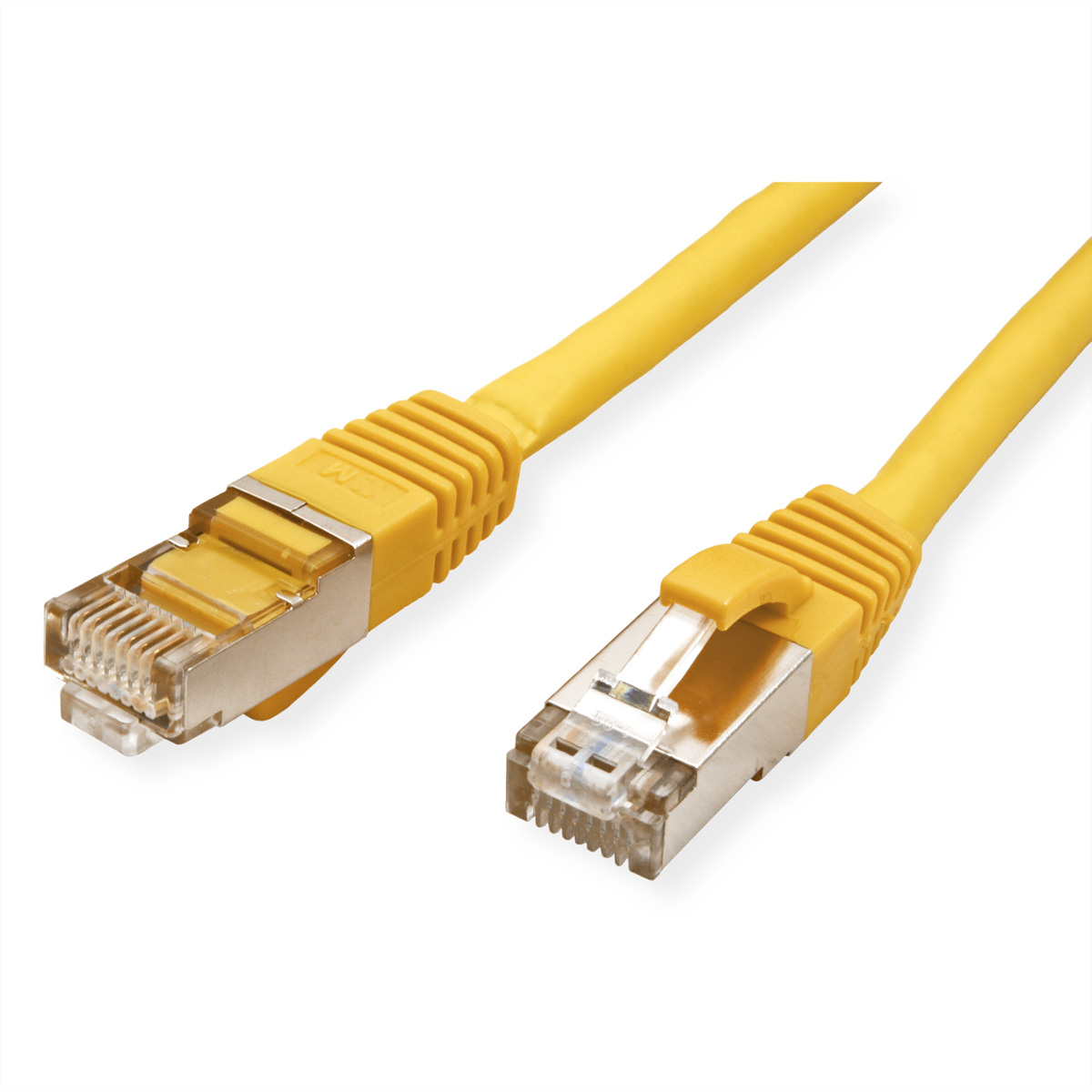 Câble Ethernet jaune avec des fiches jaunes. Les fiches ont des connecteurs argentés.