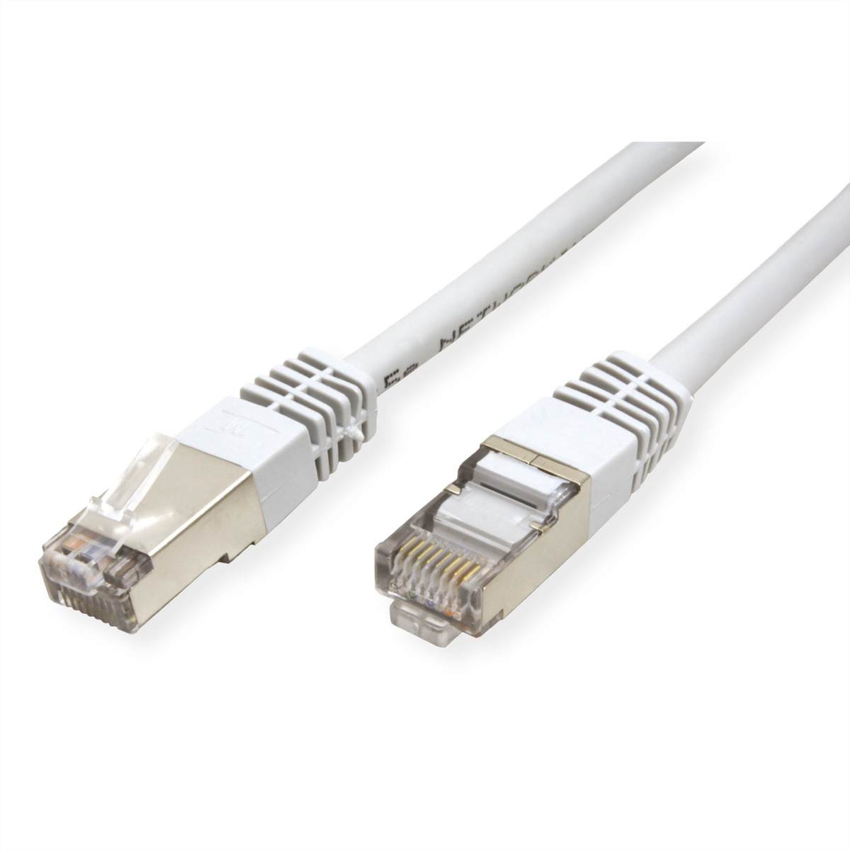 Un câble Ethernet blanc avec des connecteurs métalliques aux deux extrémités. Les connecteurs ont de petites broches dorées.