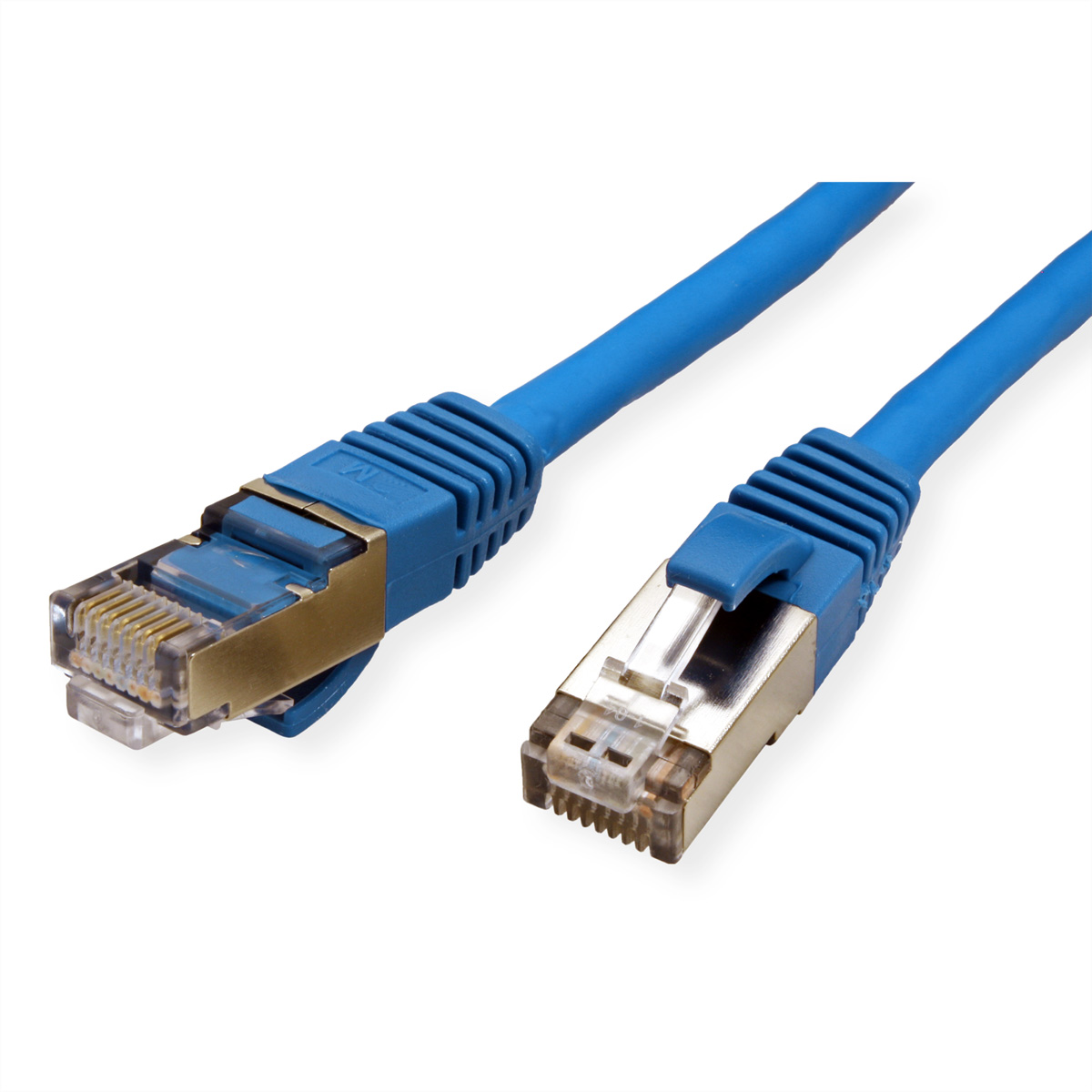 Blauwe Ethernet-kabel met connectoren op een witte achtergrond.