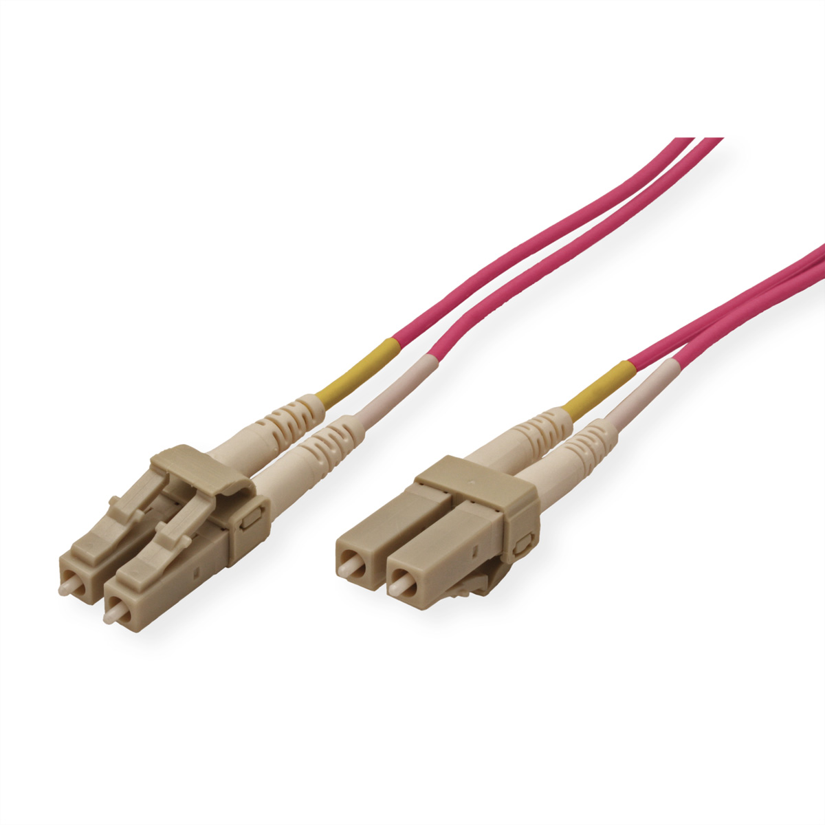 Deux câbles à fibre optique roses et jaunes avec des connecteurs beiges sur fond blanc.