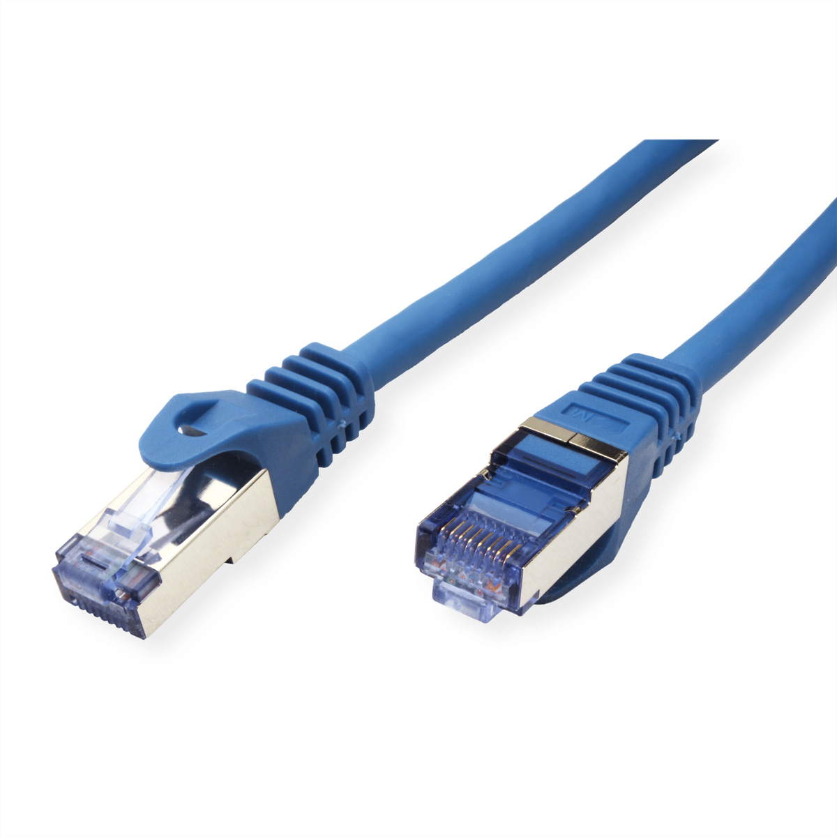 Deux câbles Ethernet bleus avec connecteurs transparents, sur fond blanc.