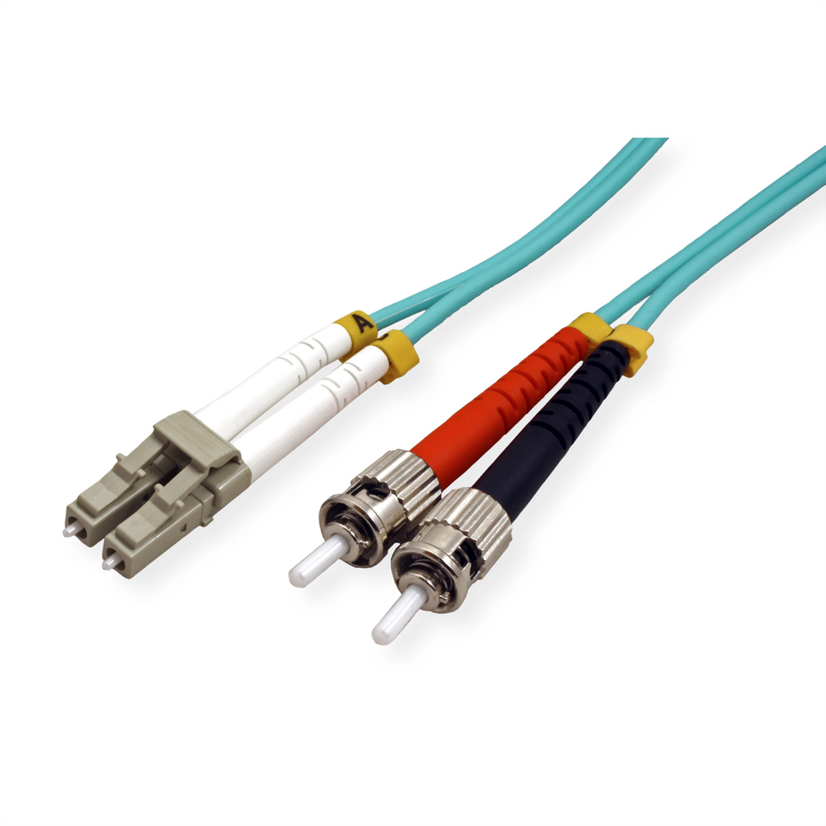 Câbles à fibre optique avec des connecteurs blancs, noirs et rouges sur fond blanc.