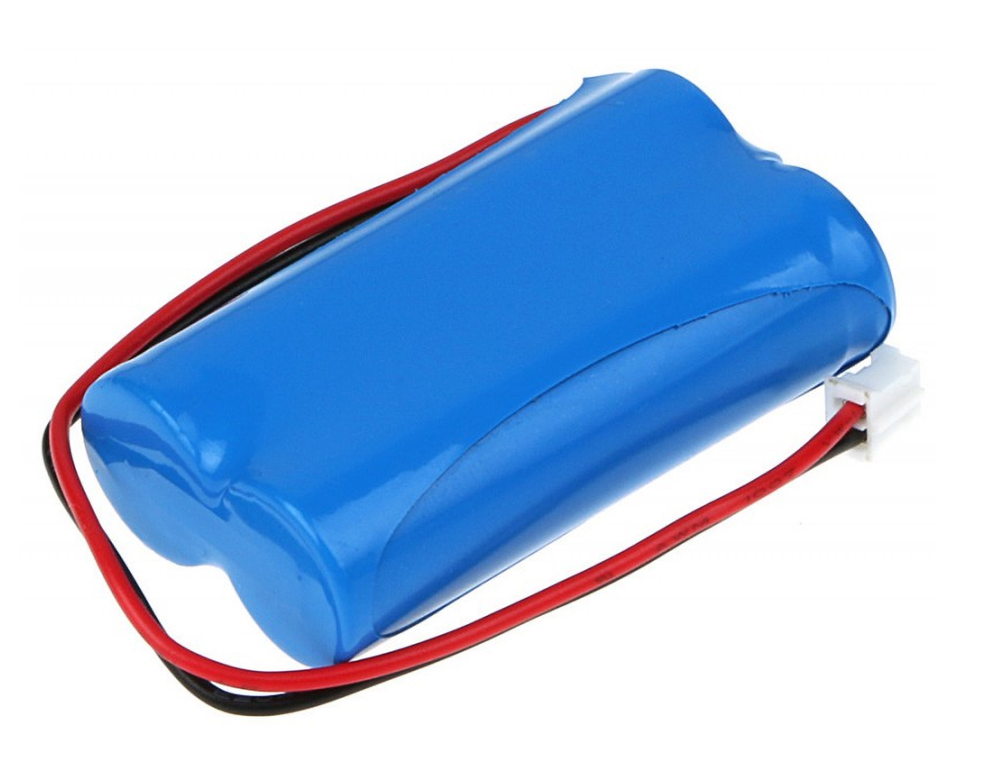 Blaue, zylindrische Batterie mit roten und schwarzen Drähten. Weißer Stecker. Weißer Hintergrund.