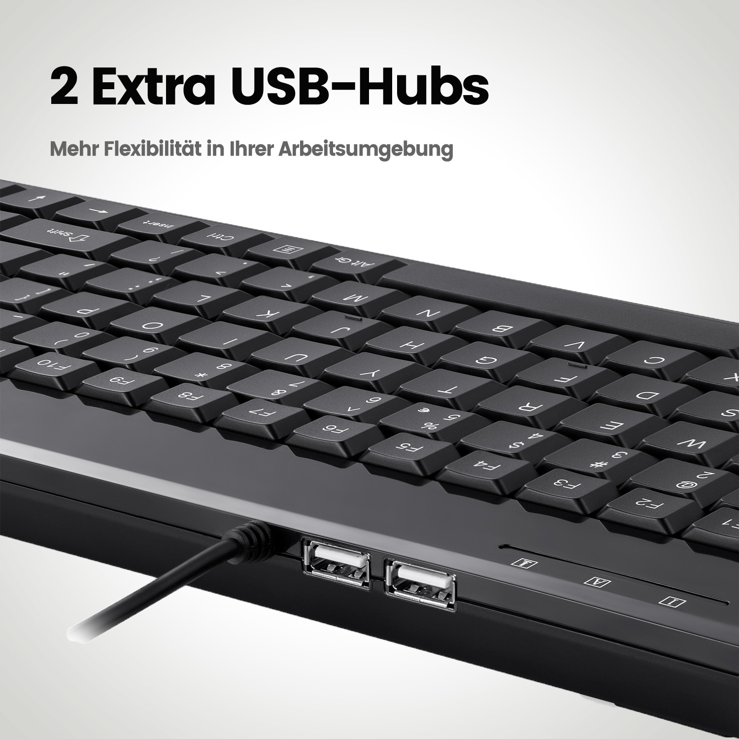 Tastiera nera con due hub USB, sfondo bianco, testo che indica USB aggiuntivi.