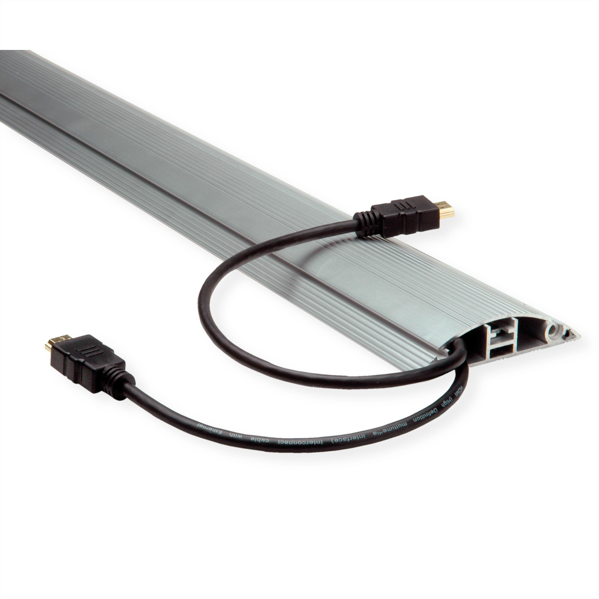 Zilveren kabelafdekking met HDMI-kabels aangesloten, met zichtbare connectoren en een witte achtergrond.