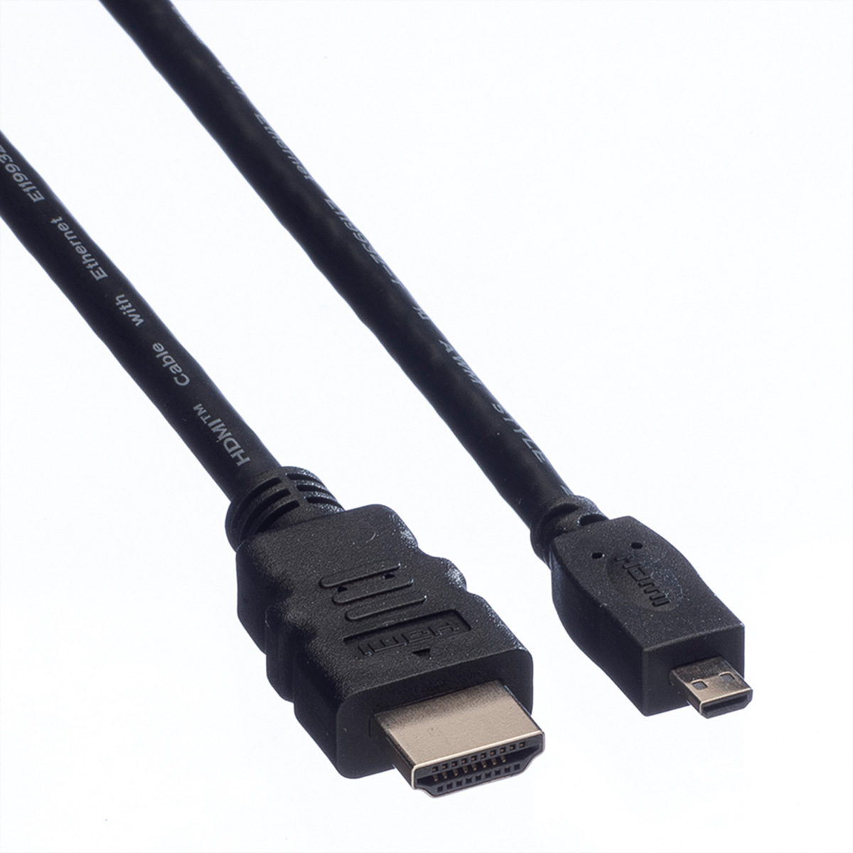 HDMI-Kabel mit zwei Anschlüssen. Schwarzes Kabel und Anschlüsse. Weißer Hintergrund.