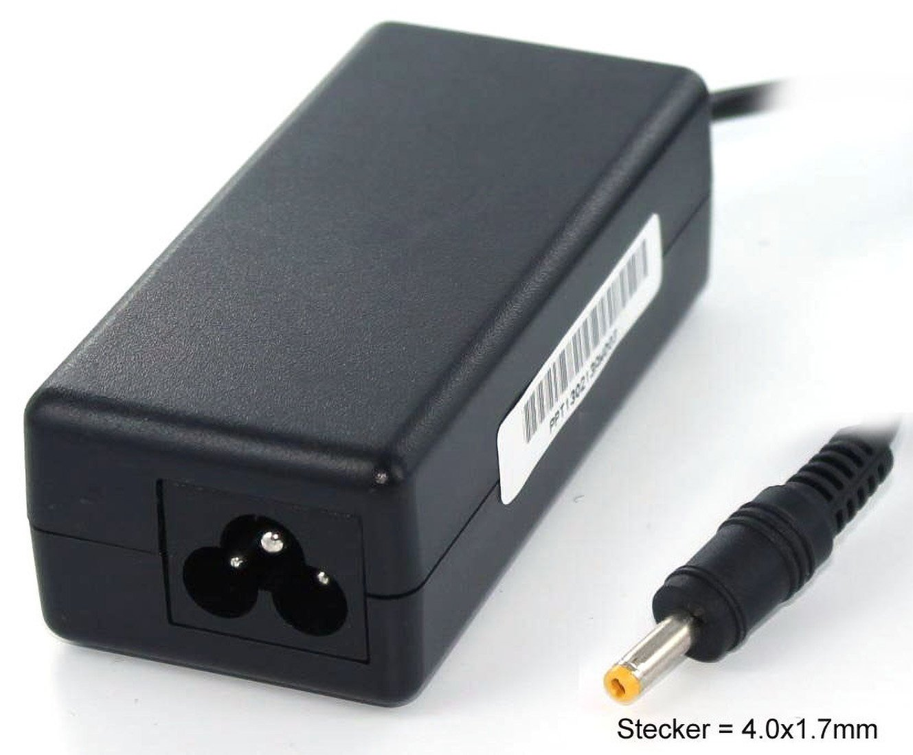 Ein schwarzes AC-Netzteil mit Kabel und Stecker auf weißem Hintergrund.