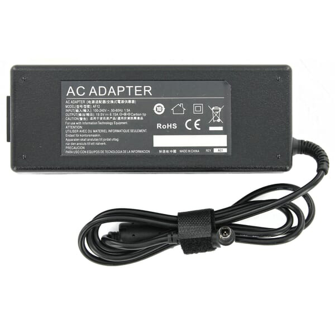 Schwarzer AC-Adapter mit Etikett und angeschlossenem Kabel, dreipoliger Stecker.